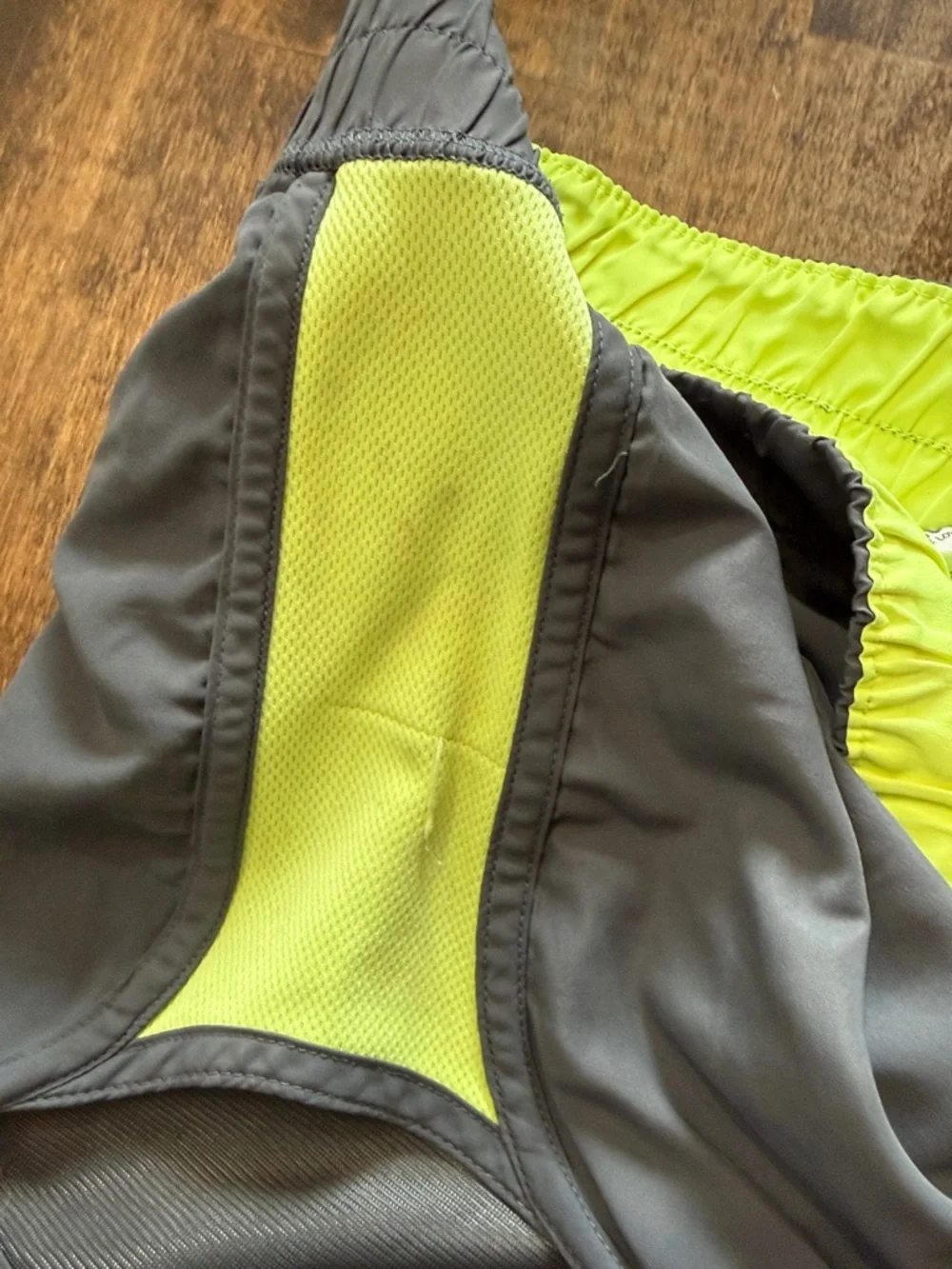 AERO Vintage Y2K 90s Athletic Running Shorts Grey & Yellow Size Large